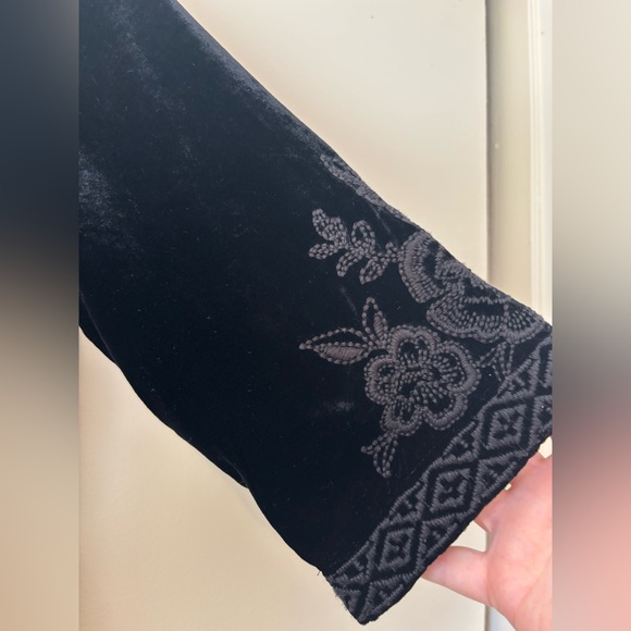 Johnny Was Embroidered Black Velvet Kimono - Picture 5 of 7